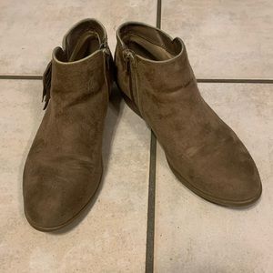 Wild Diva - Women’s Size 7.5 -  1.5 inch Heal - Suede
